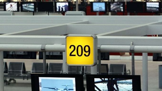Počet odbavených cestujících letos poprvé překročil deset milionů. S novým terminálem má letiště zvládnout až dvacet milionů pasažérů ročně.
