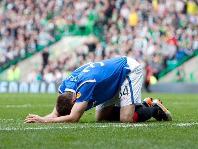 Smutný Andy Little, záložník Glasgow Rangers