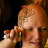 Onkologičtí pacienti se tetují hennou