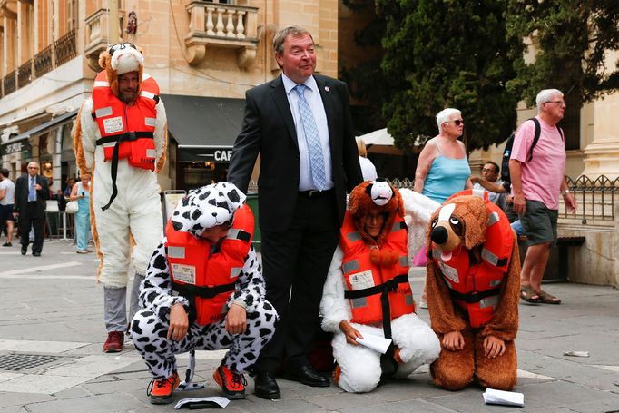 Problematika pobytů migrantů na ostrově Malta.