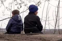 "Půjdeme a otce pomstíme." Nejmladší Ukrajinci znají ze života jen pandemii a válku