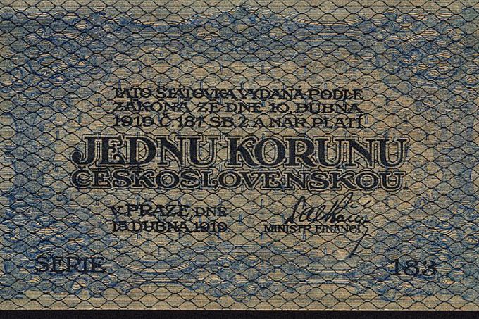 Prvními československými platidly byly státovky v hodnotě jedna, pět, deset, 20, 50, 100, 500, 1000 a 5000 korun.
