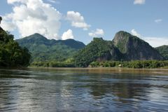Laos chce spoutat řeku Mekong, slibuje si velké zisky