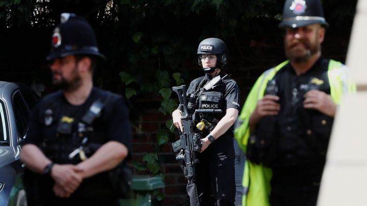 Muž v nákupním centru v Manchesteru pobodal čtyři lidi, policie ho zadržela