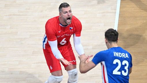 Milan Moník a Patrik Indra se radují z bodu proti Íráncům.