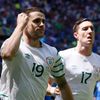 Euro 2016, Francie-Irsko: Robbie Brady a Stephen Ward slaví gól na 0:1