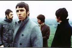 Oasis doma vyprodali turné a odpočítávají desku