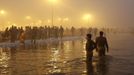 Policemen stand in the waters of the Ganges river to maintain order during the first "Shahi Snan" (grand bath) at the ongoing "Kumbh Mela", or Pitcher Festival, in the northern Indian city of Allahabad January 14, 2013. Upwards of a million elated Hindu holy men and pilgrims took a bracing plunge in India's sacred Ganges river to wash away lifetimes of sins on Monday, in a raucous start to an ever-growing religious gathering that is already the world's largest. REUTERS/Ahmad Masood (INDIA - Tags: RELIGION SOCIETY) Published: Led. 14, 2013, 2:01 odp.