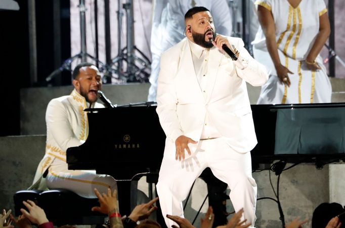 John Legend a DJ Khaled (na snímku) připomněli rapera Nipseyho Hussla, který byl vloni ve věku 33 let zastřelen před svým obchodem v Los Angeles.