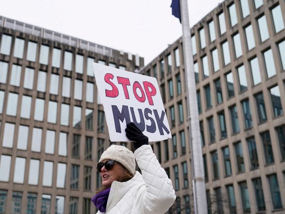 Protestující proti Elonu Muskovi a jeho úřadu DOGE. Washington, 2. února 2025.