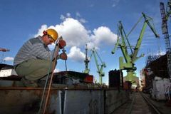 Loděnice nezničíme, ujistila EU Poláky