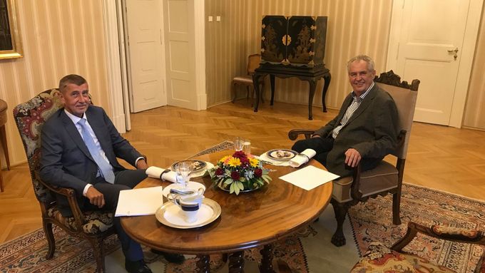 Premiér Andrej Babiš na schůzce se prezidentem Milošem Zemanem v Lánech