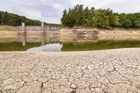 Česko přidá další stovky milionů na boj se suchem. Podpoří vodovody i nové rybníky