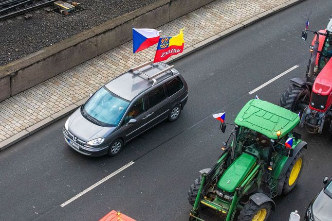 Protest části zemědělců s traktory v Praze na magistrále a před ministerstvem zemědělství, 19. 2. 2024.