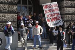 Odbory: Kvůli změnám mezd hrozí rozval státní správy