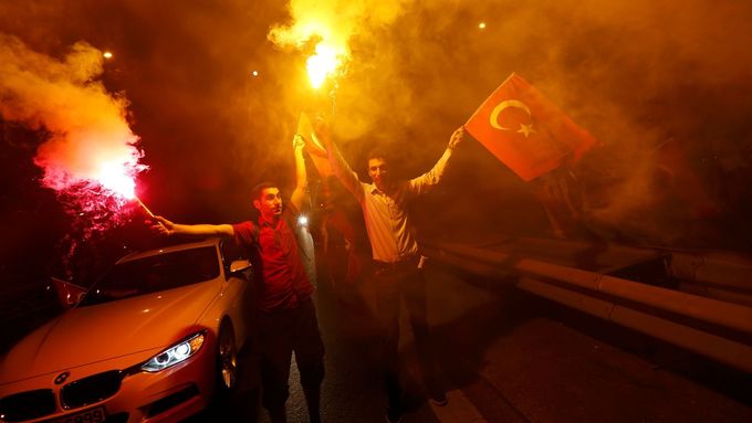 Erdoganovi fanoušci v Istanbulu
