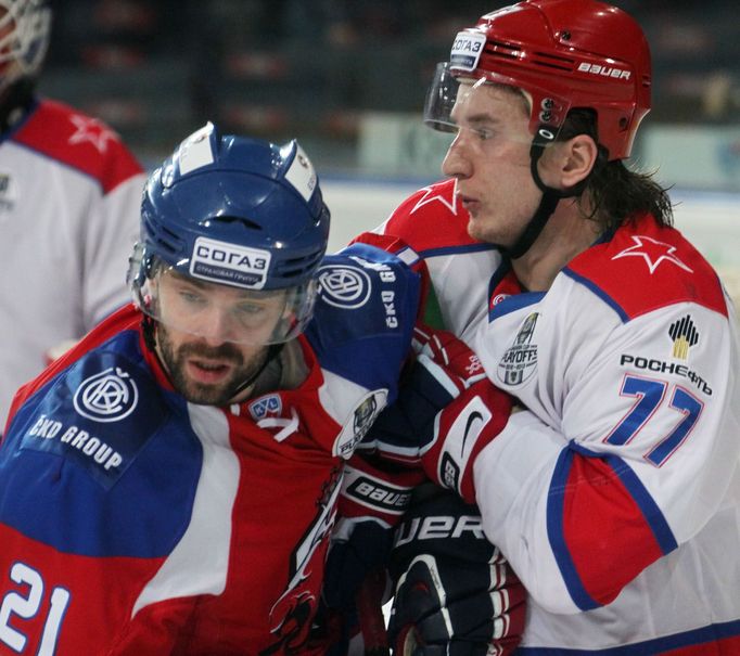 Hokej, KHL, Lev Praha - CSKA Moskva: Jakub Klepiš - Jevgenij Rjasenskij