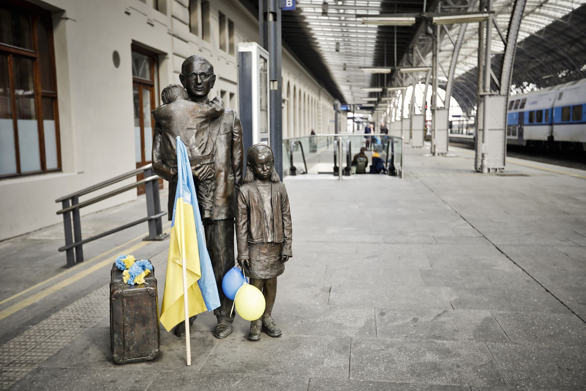 Foto / Hlavní nádraží v Praze / Ukrajina / asistenční centrum, info stánek, uprchlíci, dobrovolníci, Ukrajina, Iniciativa Hlavák