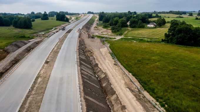 Pouhých 100 kilometrů široký pás země spojuje pobaltské státy se zbytkem NATO. Právě na Suwalský koridor by mohlo Rusko zaútočit.
