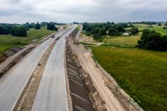 Do Estonska se nepovalí vlny tanků. Kreml si jde osvědčenou taktikou pro něco jiného