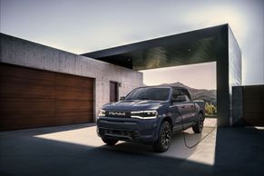 Plán na záchranu planety má stopku. RAM zařízl elektrický pick-up, nikdo ho nechce