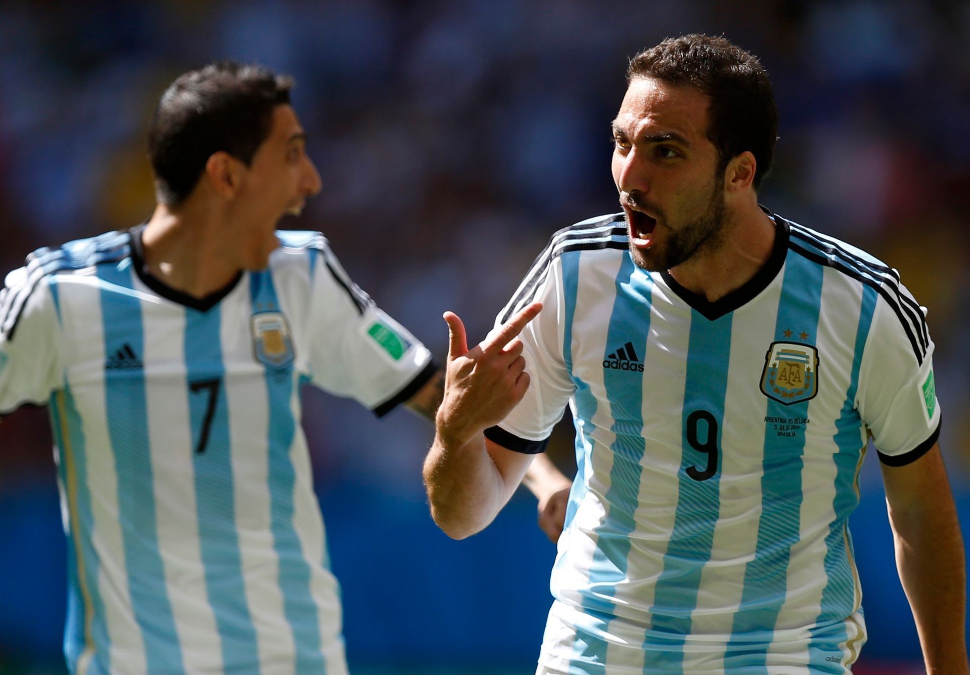 MS 2014, Argentina-Belgie: Angel Di Maria a Gonzalo Higuain (9) slaví gól