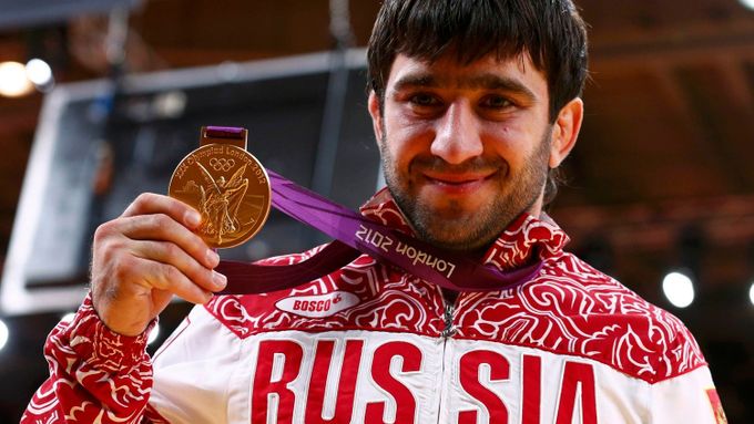 Mansur Isajev s olympijskou medailí