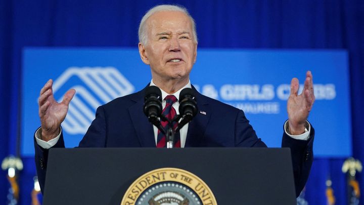 Vyrovnaný souboj. Biden má před Trumpem jen nepatrný náskok, tvrdí průzkum; Zdroj foto: Reuters