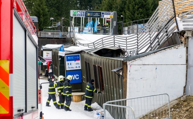 Ve Špindlerově Mlýně se zřítilo nástupiště na lanovku