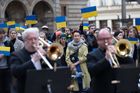 U Národního divadla zazněla ukrajinská hymna, divadla mění program