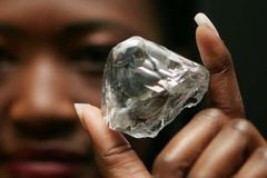Obří diamant vydražen za 300 milionů
