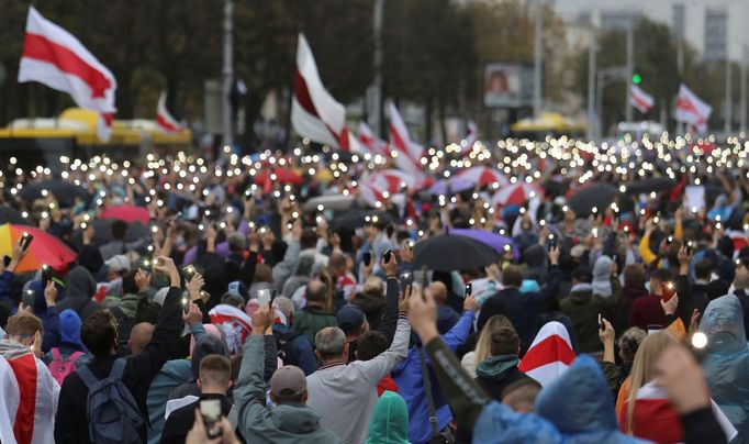 Lidé se účastní protestů proti Alexandru Lukašenkovi, 27. 9. 2020