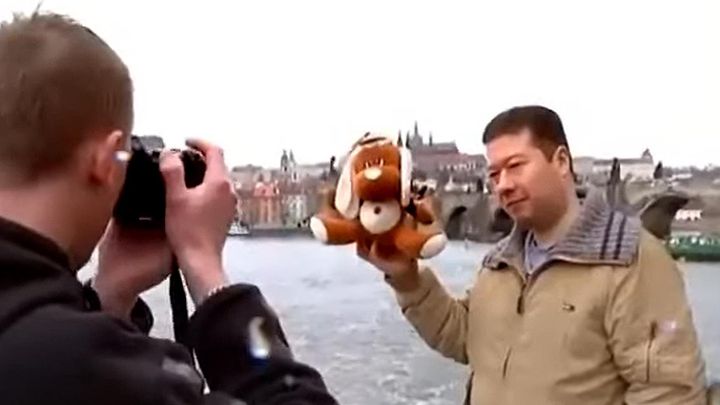 Od plyšových výletů přes pivní zprávy do čela parlamentu. Cesta Tomia Okamury obrazem