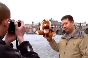 Od plyšových výletů přes pivní zprávy do čela parlamentu. Cesta Tomia Okamury obrazem