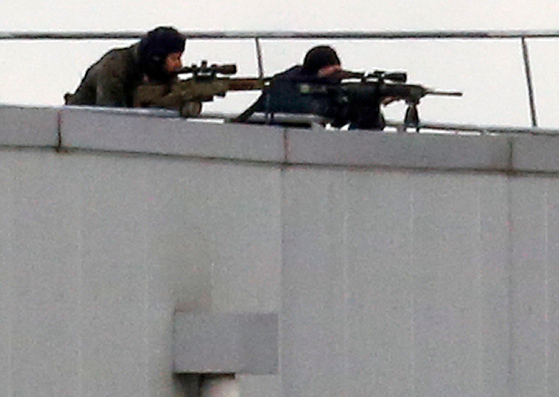 Ostřelovači na pařížských střechách