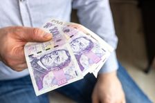 Jak si půjčit a nezaplatit úroky. Češi našli účinný způsob, jak napálit věřitele