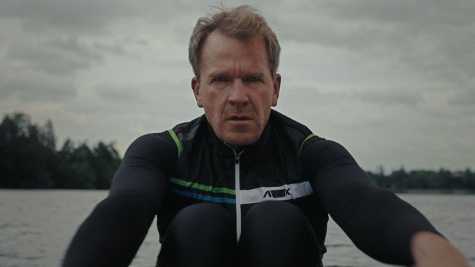 Stanislav Majer jako ředitel gymnázia Karel Velek v seriálu Ratolesti.