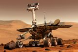 To bylo ono: vozítko Spirit. Na Marsu přistálo 4. ledna 2004. V únoru 2008 už mělo najeto 7528 metrů a na Zem odeslalo na 110 tisíc snímků.