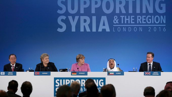 Britský premiér David Cameron hovoří na dárcovské konferenci na pomoc Sýrii v Londýně.