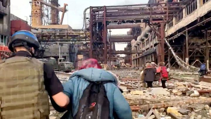 Báli jsme se vyjít ven a nadechnout se vzduchu. Lidé popisují bombardování Mariupolu; Zdroj foto: Reuters