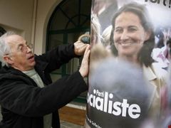 Francii v příštích dvanácti dnech zaplaví plakáty prezidentských kandidátů