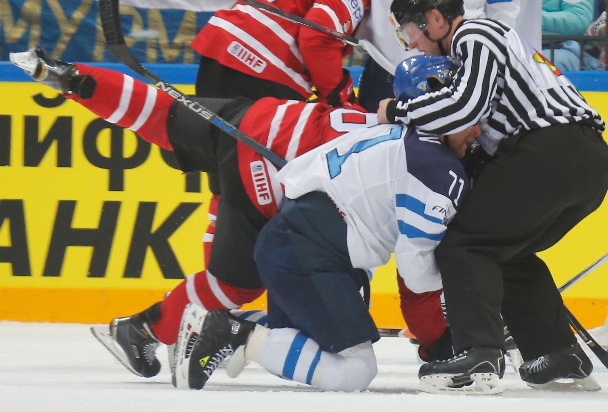 MS 2016 finále Kanada-Finsko: Brad Marchand - Leo Komarov