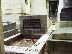 Hrob Jima Morrisona na pařížském hřbitově Pére Lachaise