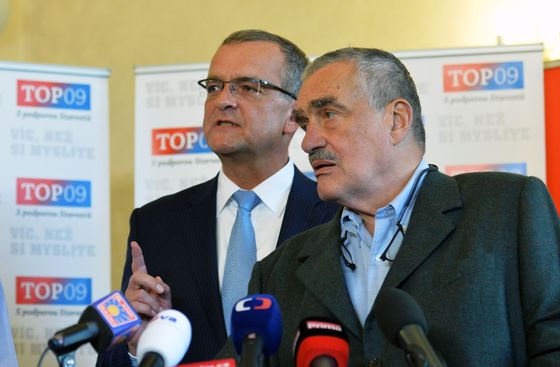 Karel Schwarzenberg s Miroslavem Kalouskem založili v roce 2009 stranu TOP 09.