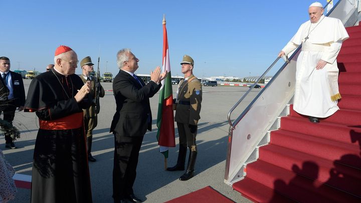 Papež František přiletěl do Budapešti. Čeká ho setkání s biskupy, odslouží také mši; Zdroj foto: Reuters