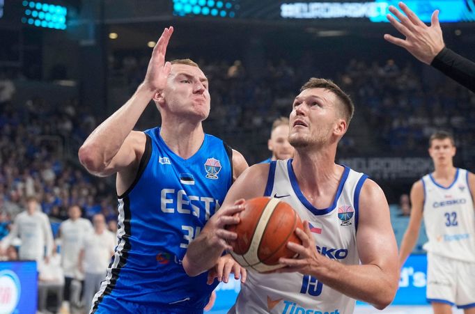 Martin Peterka v zápase ME v basketbalu 2025 proti Estonsku