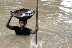Záplavy vyhnaly z domovů milion Indů, 16 lidí zemřelo