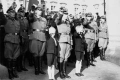 Nacistická klišé o atentátu bohužel dodnes fungují, říká o "vraždě" Reinharda Heydricha historik