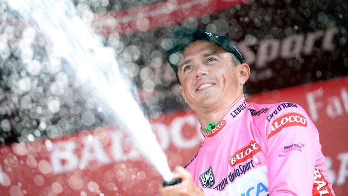 Orica Greenedge slaví vítězství v první etapě Giro d'Italia.