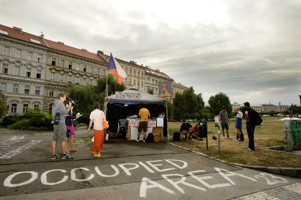 occupy Czech protestuje vlaštovkami proti vládě